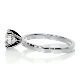 Sparkling 1.0ct round solitaire moissanite ring macro detail of the stones