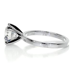 Stunning 2.0ct round solitaire moissanite ring macro detail of the stones