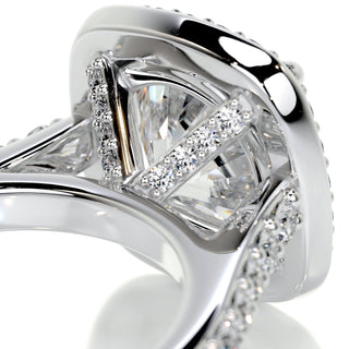 Chic 2.0ct cushion halo moissanite ring detail view of the band