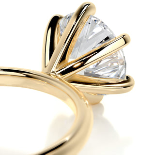 Brilliant 2.0ct round solitaire moissanite ring macro detail of the stones