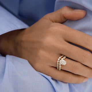 1.0ct Oval Moissanite Diamond Pave Engagement Ring With Matching Unique Band