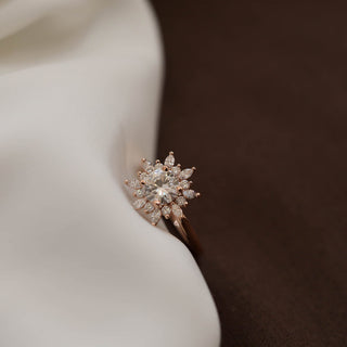 Shimmering 1.05ct round cluster moissanite ring close up of the setting