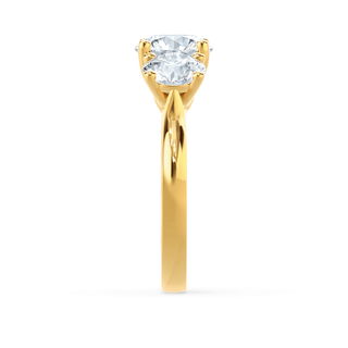 Sparkling 1.0ct round three stone moissanite ring close up of the setting