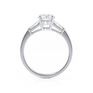 Stunning 1.0ct round three stone moissanite ring close up of the setting