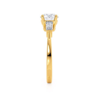 Classic 1.0ct round three stone moissanite ring close up of the setting