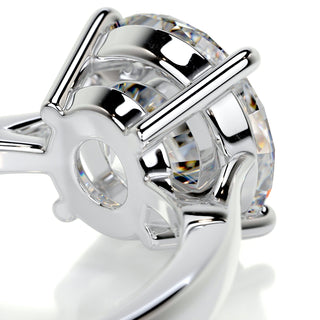Graceful 2.5ct round solitaire moissanite ring sparkle close up