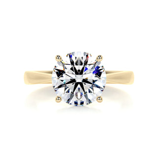 Graceful 2.5ct round solitaire moissanite ring macro detail of the stones