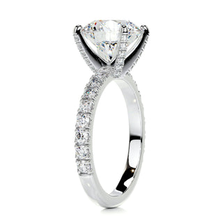 Shimmering 3.12ct round pave moissanite ring detail view of the band