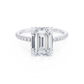 Lustrous 2.52ct emerald solitaire moissanite ring angled view showing its sparkle