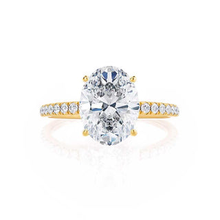 Exquisite 0.90ct oval solitaire moissanite ring close up of the setting