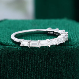Gorgeous 0.11ct baguette moissanite wedding band close up of the setting