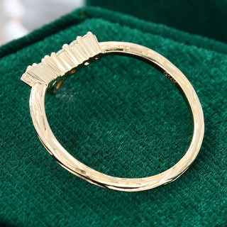 Shimmering 0.20ct round moissanite wedding band close up of the setting