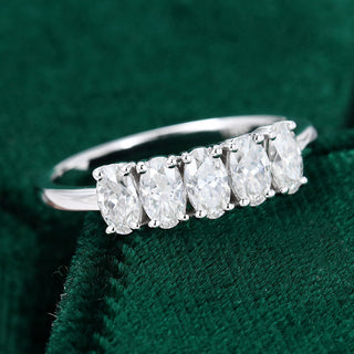 Exquisite 1.29ct oval moissanite wedding band close up of the setting