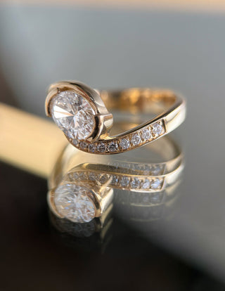 0.50CT-1.50CT Oval East West Moissanite Pave Engagement Ring With Matching Classic Band