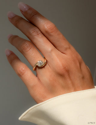 1.0CT-2.0CT Pear East West Moissanite Diamond Tension Style Engagement Ring With Matching Classic Band