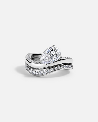 Brilliant 2.0ct pear pave moissanite wedding band close up of the setting