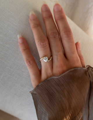 0.50CT-1.50CT Round Moissanite Diamond By Pass Engagement Dream Ring With Matching Band