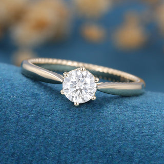 Lustrous 0.41ct round solitaire moissanite ring close up of the setting