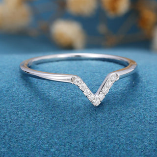 Vintage 1.30ct round moissanite wedding band side profile view