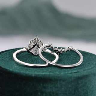 Dazzling 1.50ct pear cluster moissanite ring detail view of the band