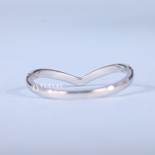 Round Moissanite Diamond Curved Wedding Bands
