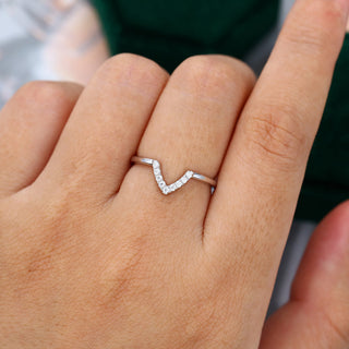 round-moissanite-v-shaped-wedding-band