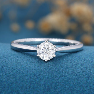 Shimmering 0.41ct round solitaire moissanite ring close up of the setting