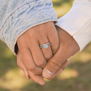 1.50 CT Round Cut Solitaire Halo Moissanite Engagement Ring sparkle view