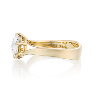 oval moissanite rings rose center close up