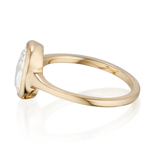 rose cut moissanite ring bezel edge detail