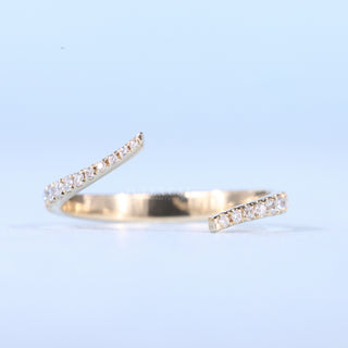 Round Cut Moissanite Diamond Curved Unique Wedding Ring Bands