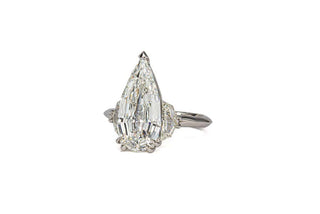 three stone moissanite engagement ring pear step cut detail