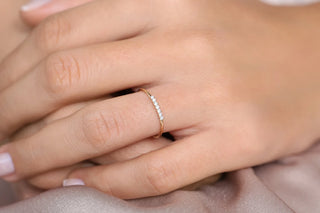 0.10 TCW 7 Stone Round Cut Solitaire Moissanite Diamond Wedding Band