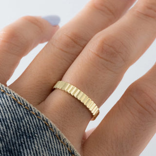 Delicate Classic Gold Metal Plain Wedding Band For Men & Women