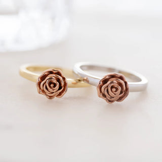 Dazzling Rose Flower Shape Solitaire Wedding Band