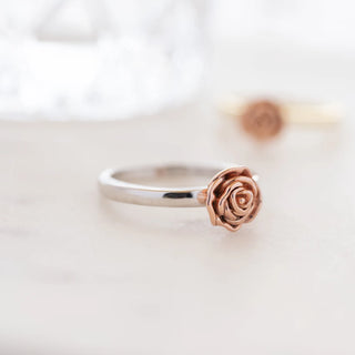 Dazzling Rose Flower Shape Solitaire Wedding Band