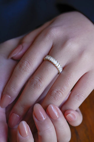 Luminous emerald full eternity moissanite wedding band detail view of the band
