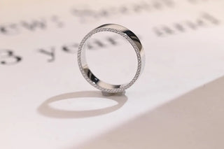 0.30 TCW Minimalist Round Side Pave Moissanite Diamond Wedding Band