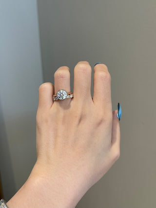 round-shaped-moissanite-bezel-half-eternity-wedding-band