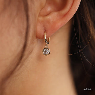 0-5ct-bezel-set-round-moissanite-diamond-huggie-hoop-earrings-for-women
