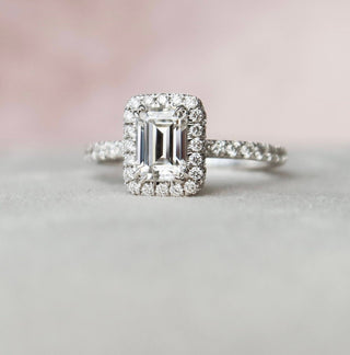 Elegant 1.0ct emerald halo moissanite ring detail view of the band