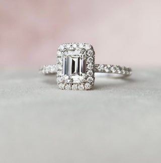 Chic 1.0ct emerald halo moissanite ring top view