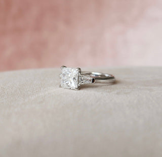 3.0CT Princess Moissanite Three Stone Diamond Engagement Ring