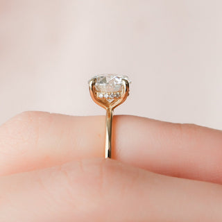 2.0 CT Round Cut Solitaire Halo Moissanite Engagement Ring detail view