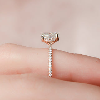 Radiant 1.0ct oval hidden halo moissanite ring close up of the setting