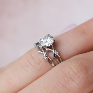 Timeless 1.0ct round moissanite ring close up of the setting