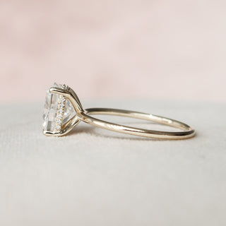 4.0 CT Cushion Cut Solitaire Halo Moissanite Engagement Ring band view