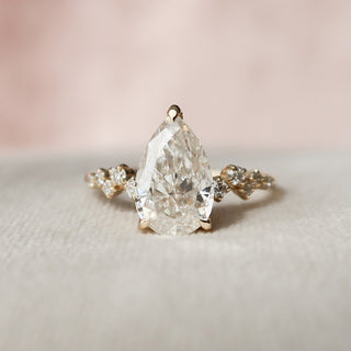 2.0CT Pear Cut Hidden Halo Cluster Diamond Moissanite Bridal Engagement Ring Set