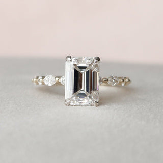 Modern 3.0ct emerald hidden halo moissanite ring detail view of the band