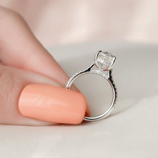 Graceful 2.0ct oval hidden halo moissanite ring detail view of the band